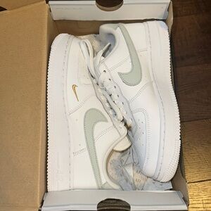 Women's Air Force one green swoosh